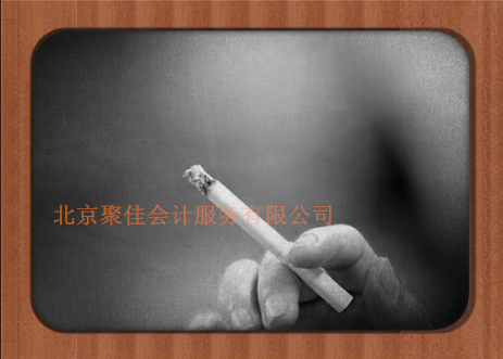 烟对人体的毒害不只局限于肺部,经肺部进行完气体交换后,尼古丁等有害物质会进入血液,随着血液循环,参与全身新陈代谢。最后通过肾脏过滤作用,带着尼古丁等有害物质的尿液会聚集到膀胱内。可以说,膀胱是香烟毒素的集中地。 烟对人体的毒害不只局限于肺部,经肺部进行完气体交换后,尼古丁等有害物质会进入血液,随着血液循环,参与全身新陈代谢。最后通过肾脏过滤作用,带着尼古丁等有害物质的尿液会聚集到膀胱内。可以说,膀胱是香烟毒素的集中地。